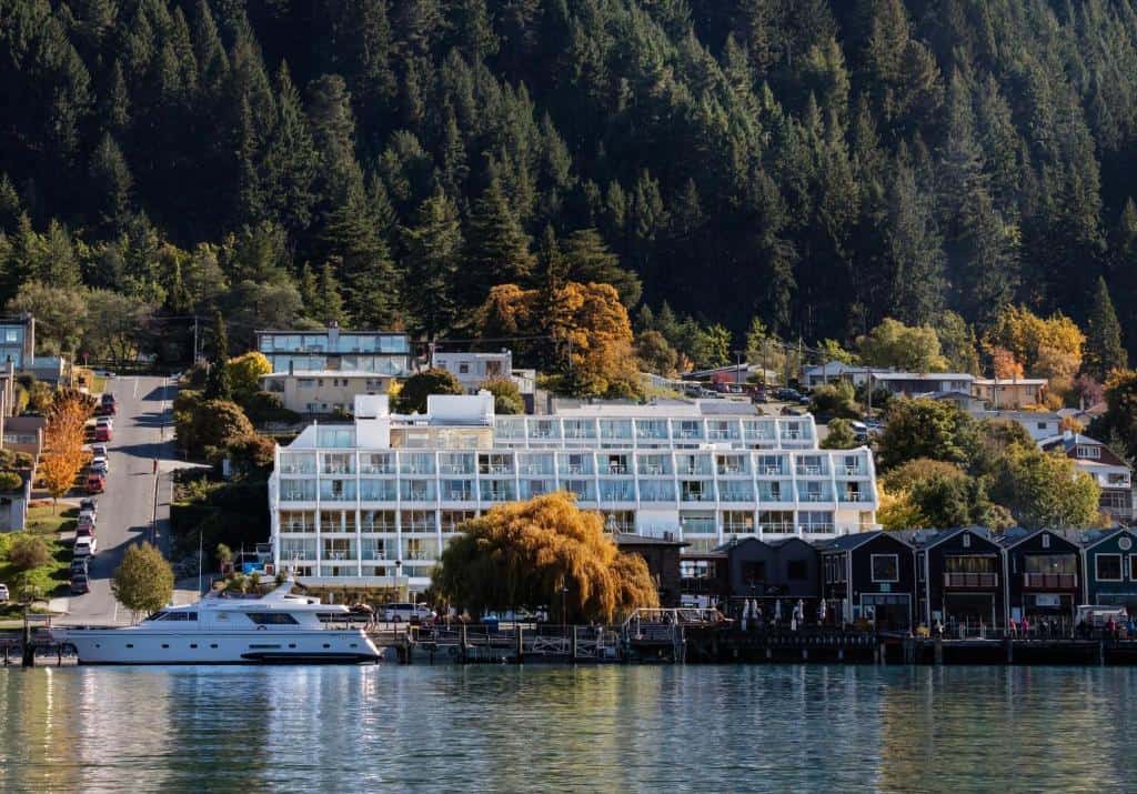 where to stay in queenstown crowne plaza queenstown 01