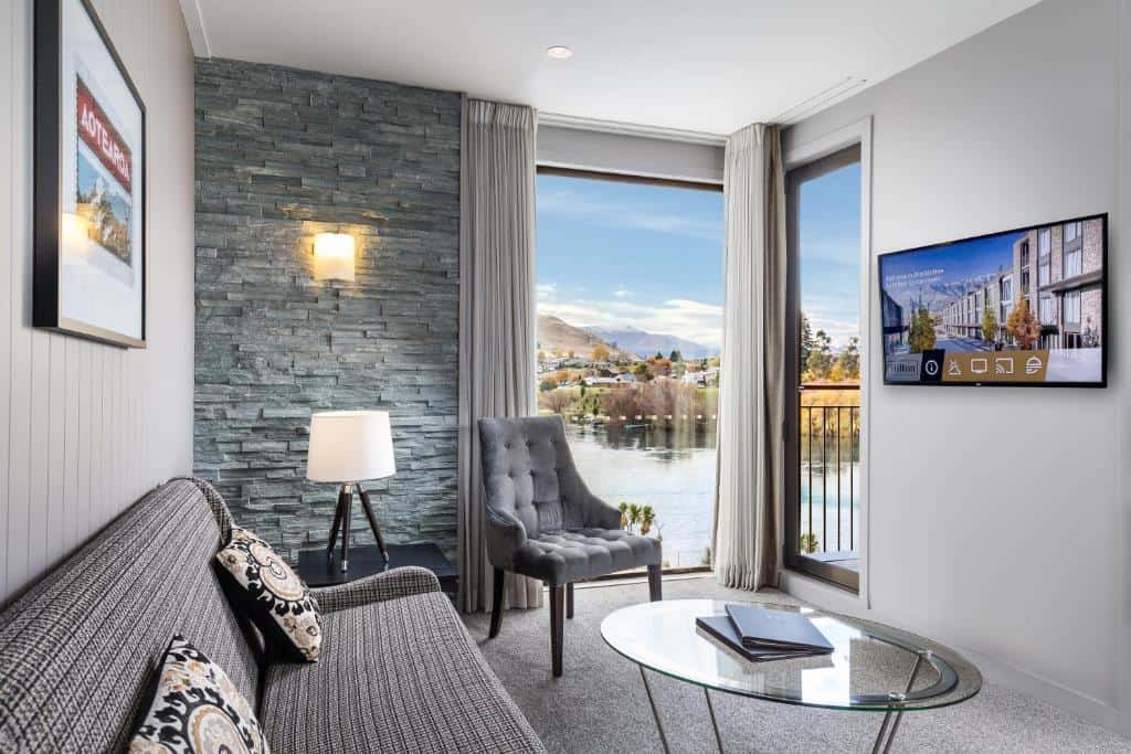 where to stay in queenstown doubletree by hilton queenstown