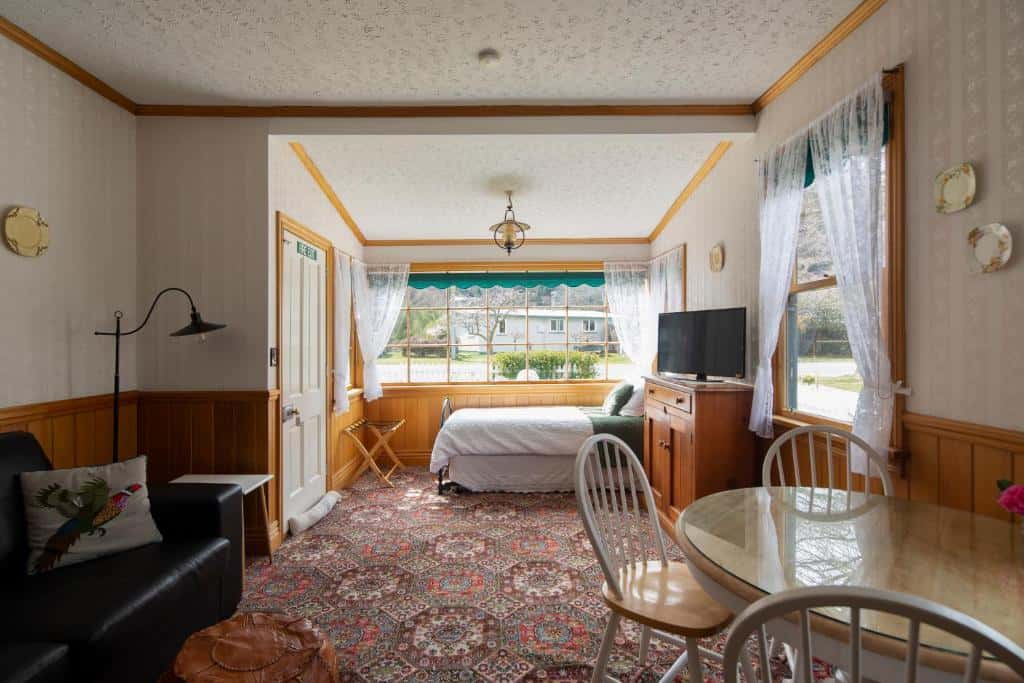 where to stay in queenstown settlers cottage motel 02