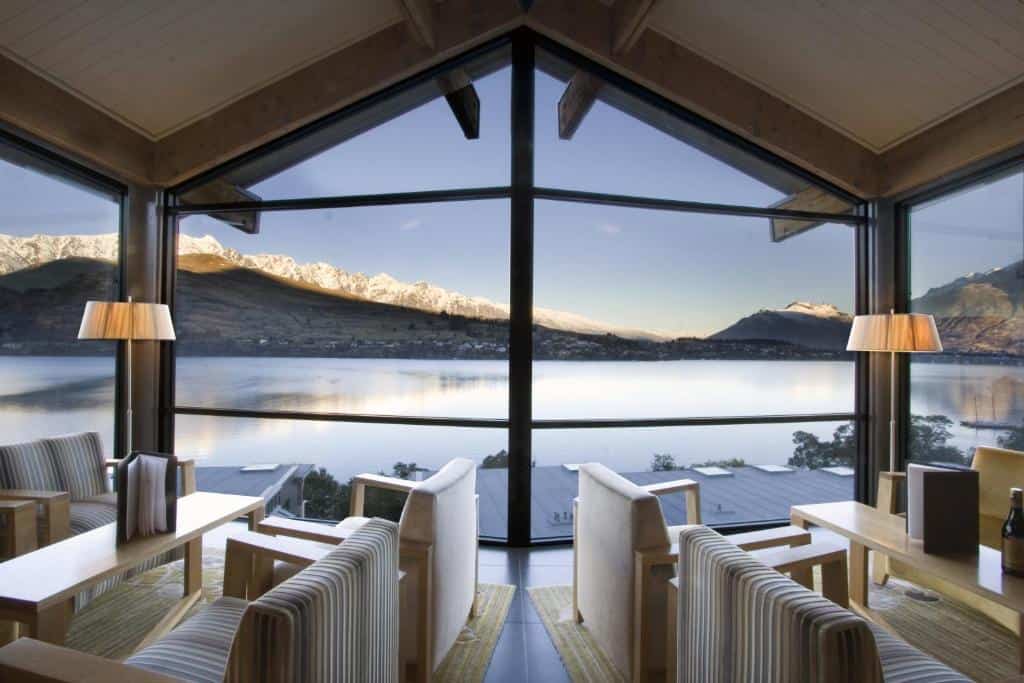 where to stay in queenstown the rees hotel and luxury apartments 01