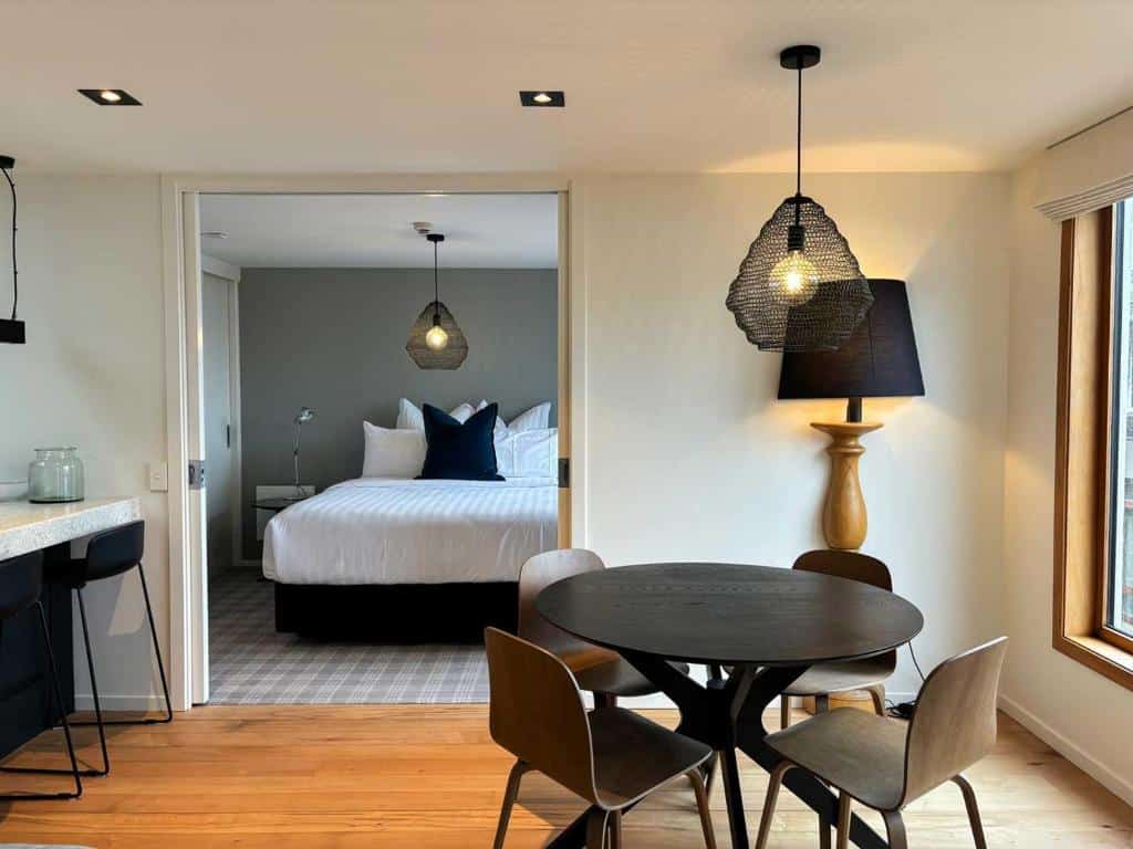where to stay in queenstown the spire hotel 01