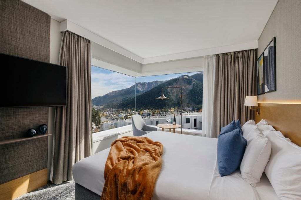 where to stay in queenstown voco queenstown