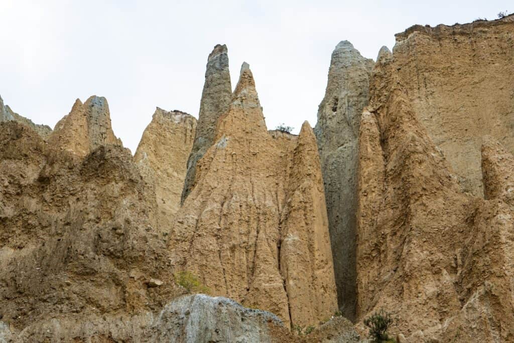 omarama clay cliffs new zealand