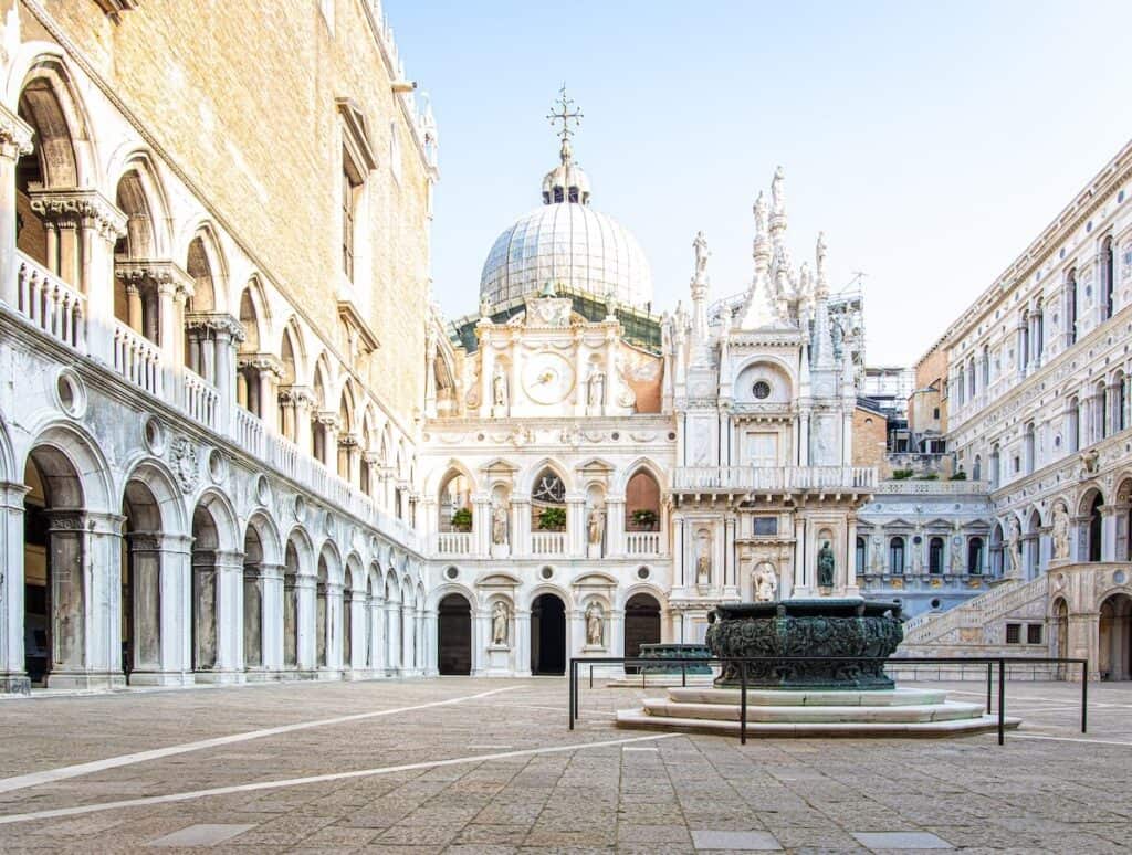 dodge palace courtyard venice