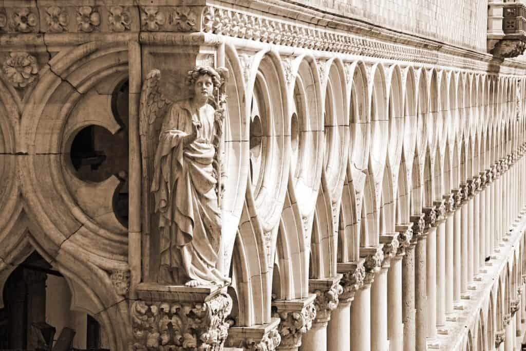dodges palaze venice detail