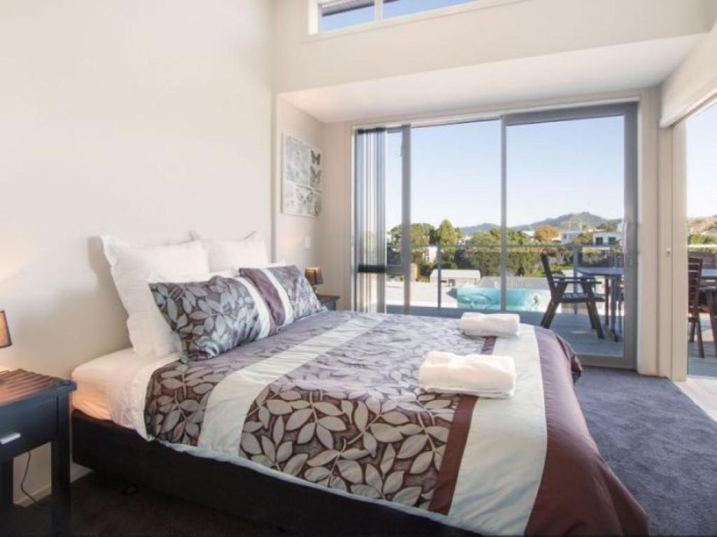 coromandel accommodation beach pacific apartments 02