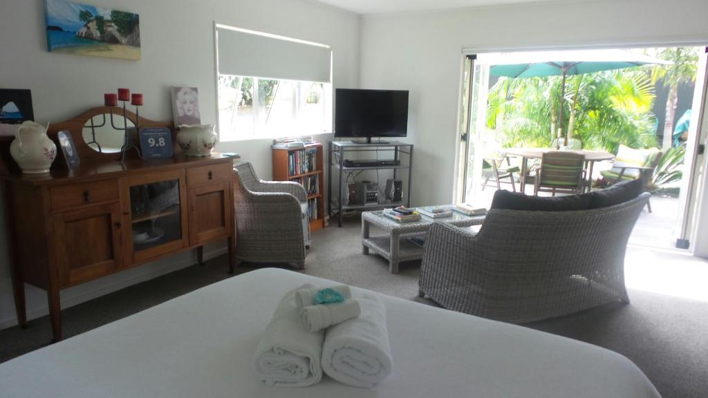 coromandel accommodation cathedral cove apartment 02