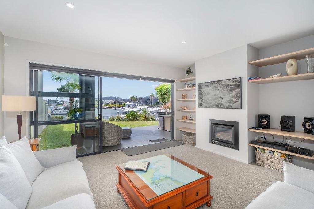 coromandel accommodation sovereign pier on the waterways 03