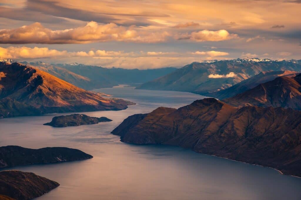 wanaka lake new zealand