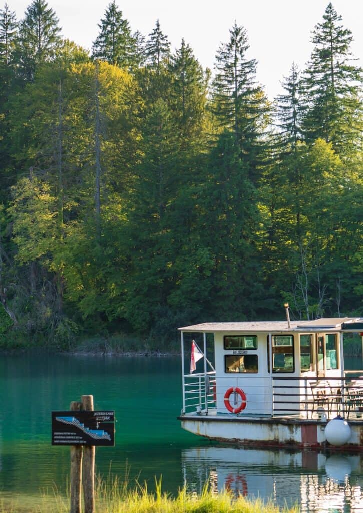 plitvice lakes boat crossing 1