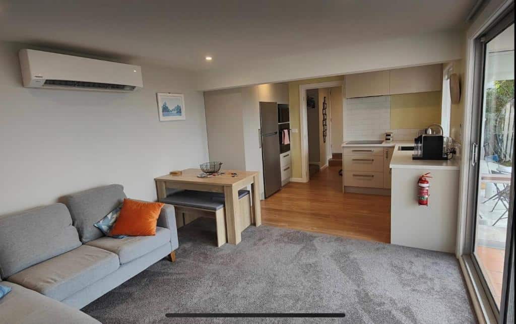 Fully Renovated Hillside Apartment Close to City 01