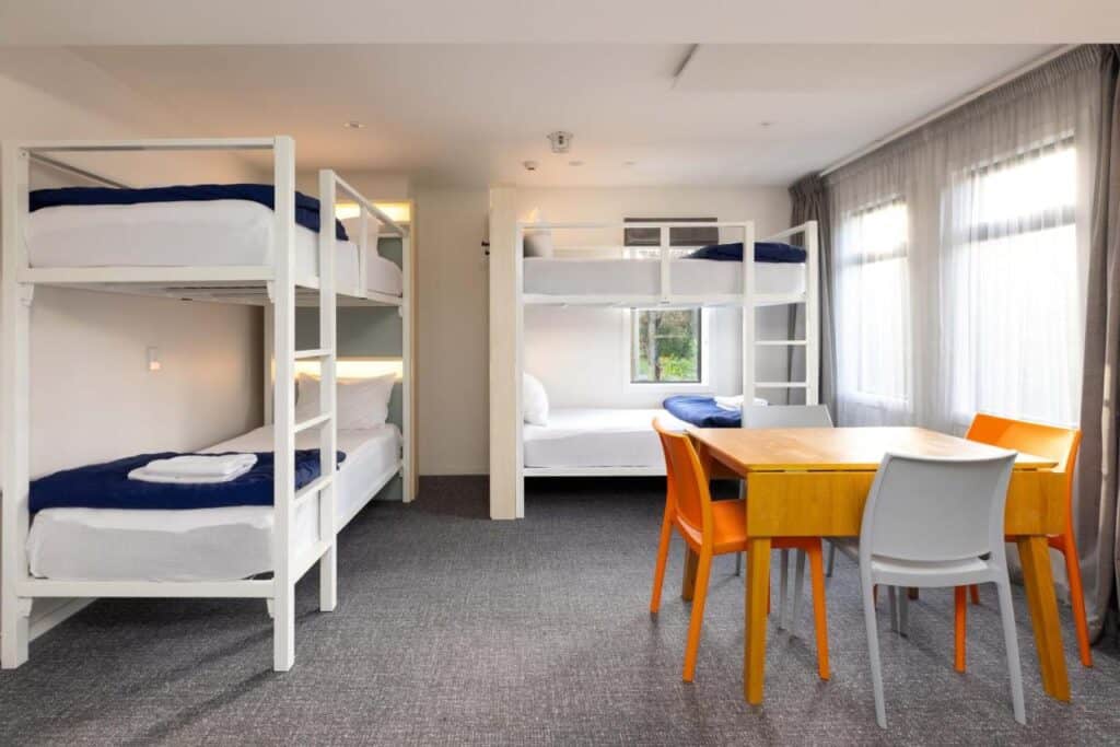 Hotel Give 02