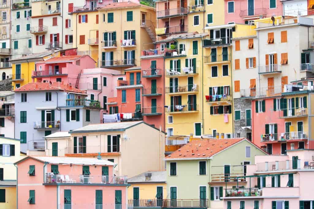 cinque terre manarola houses