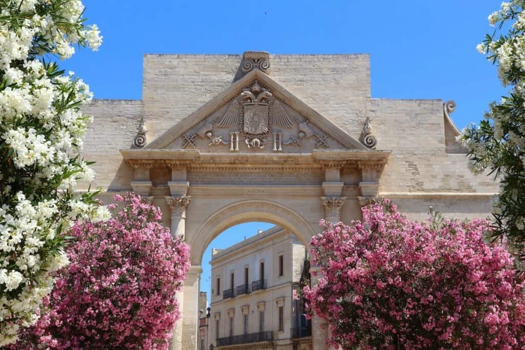 lecce porta napoli puglia