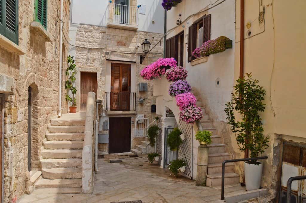 polignano a mare courtyard