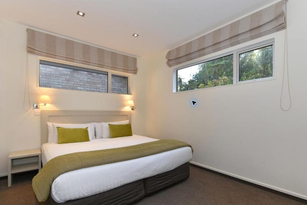 franz josef aspen court 02 spacious bedroom