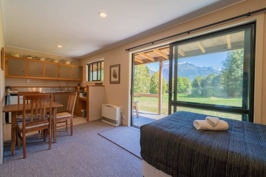 where to stay in milford sound eglinton valley camp 03
