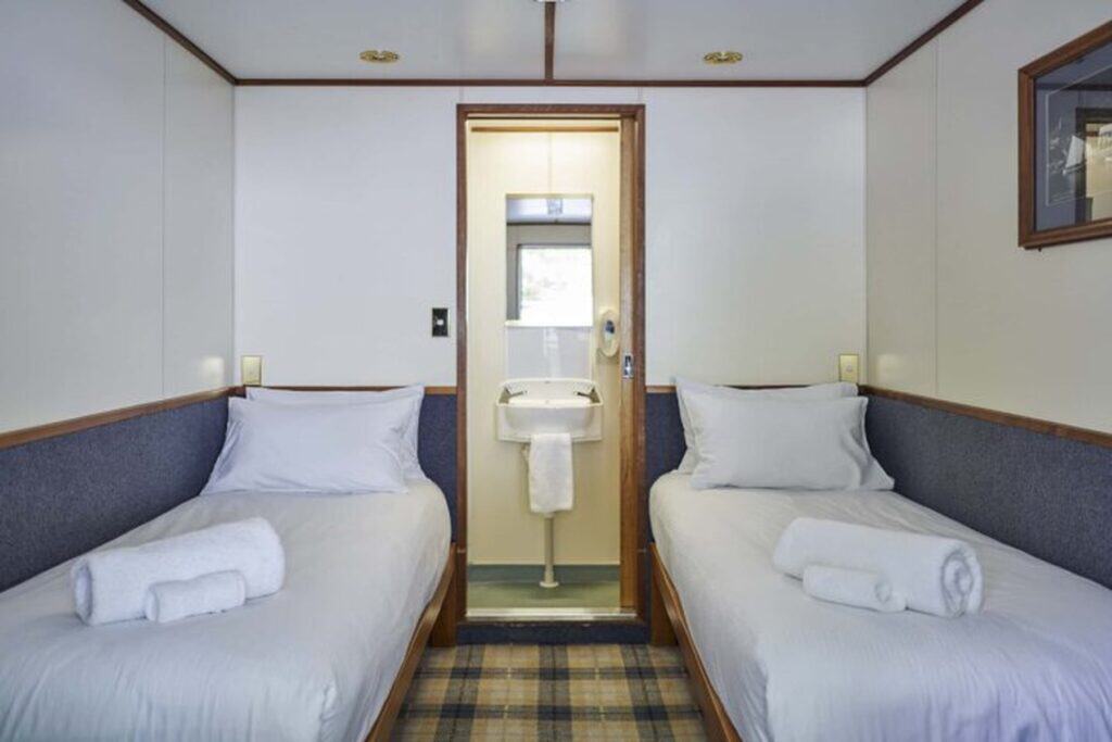 where to stay in milford sound milford mariner 02